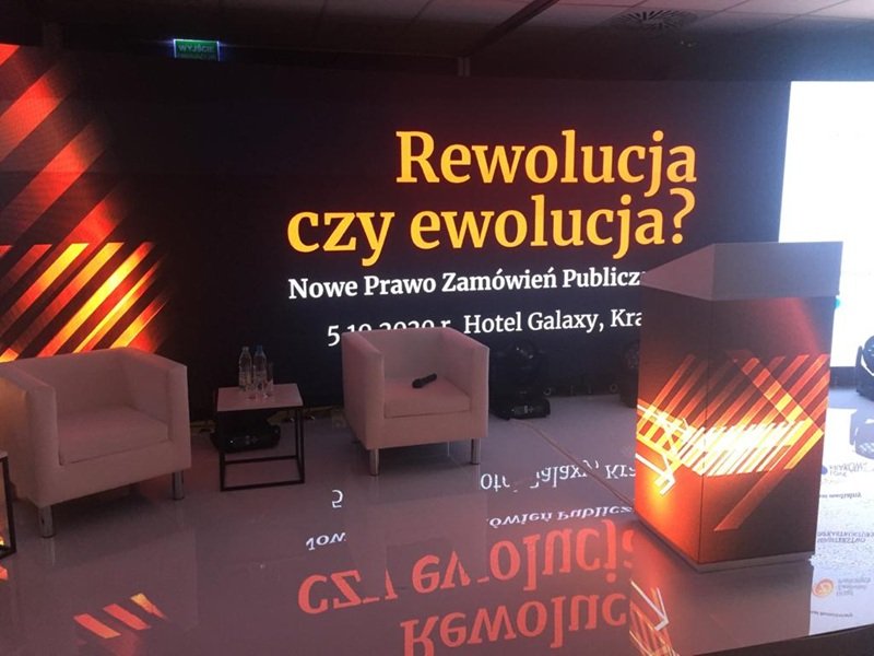 Wynajem prompter i mównica multimedialna