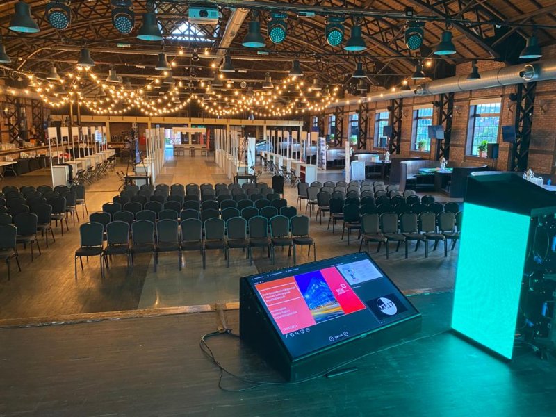 Wynajem prompter i mównica multimedialna - 01 Wynajem prompter i mównica multimedialna - 01