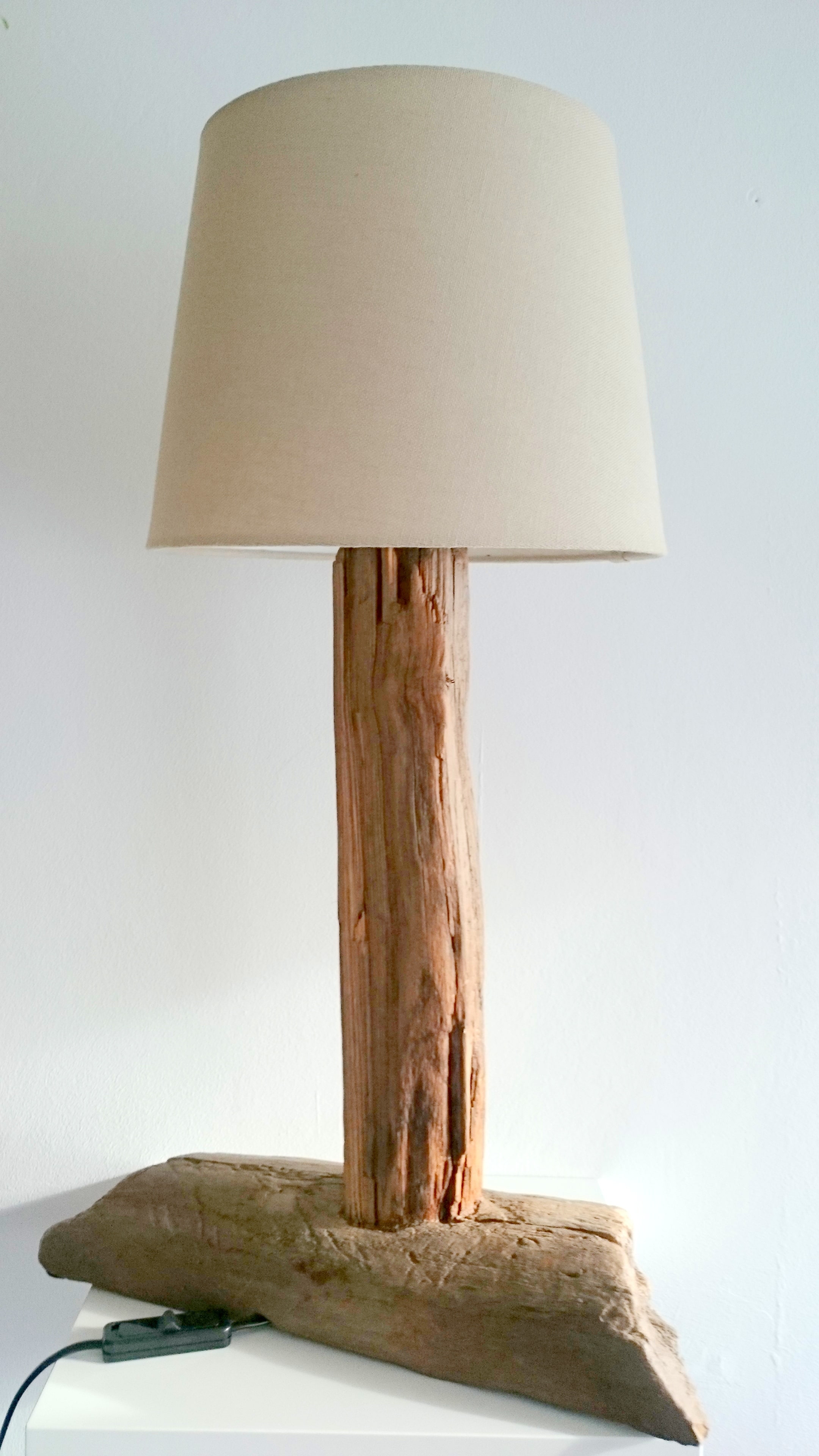Lampa z drewna z morza - 01