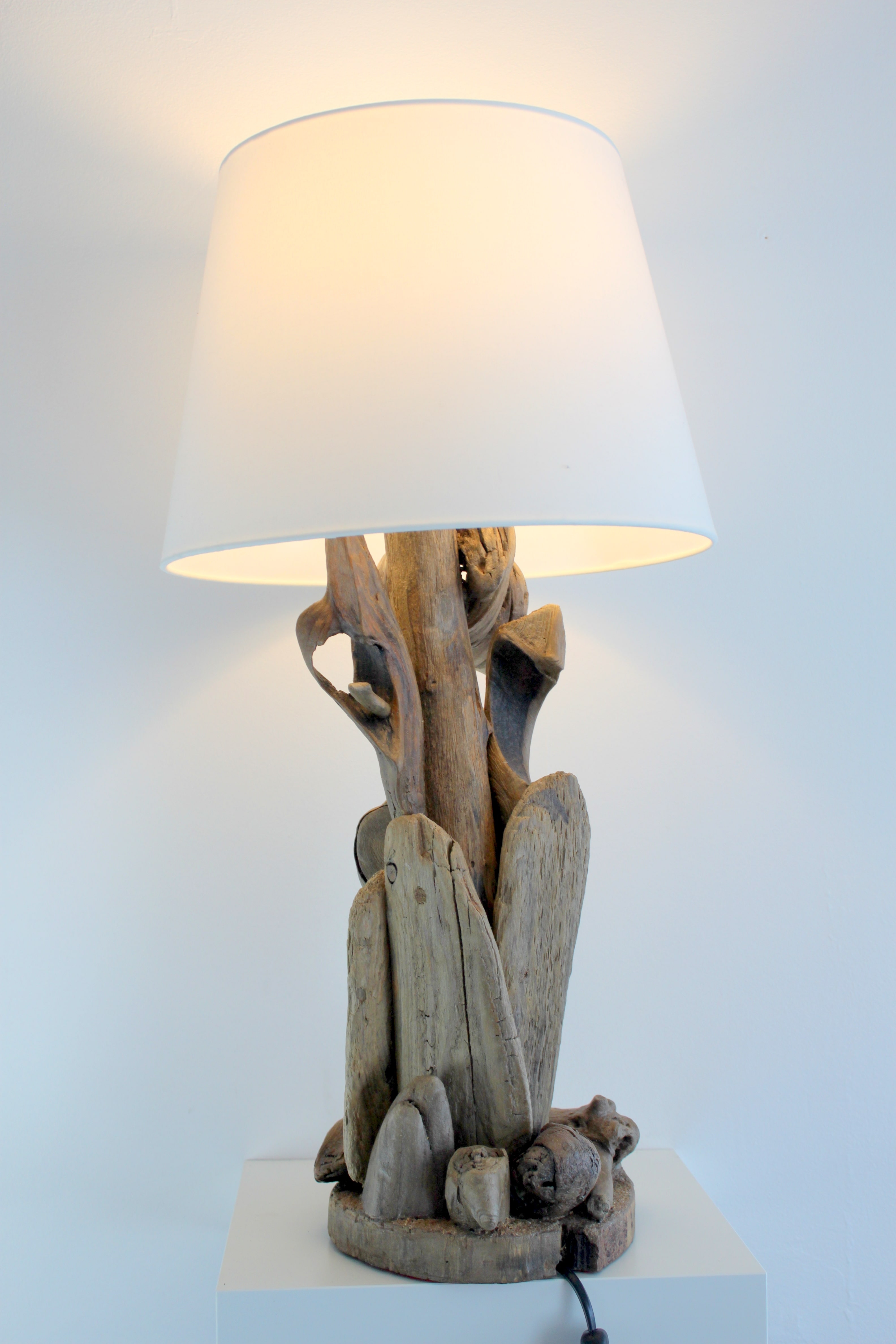 Lampa z drewna z morza - 02