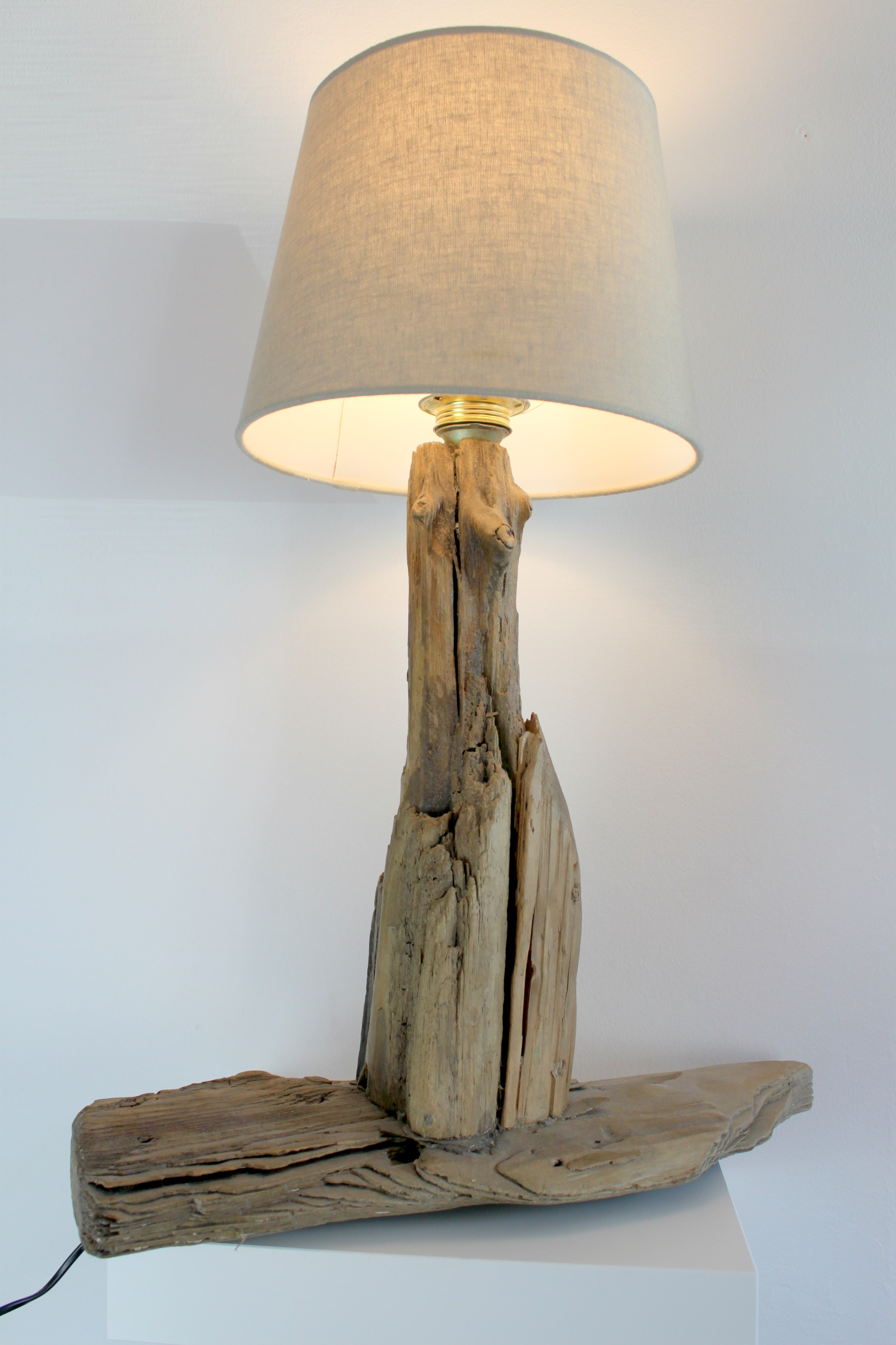 Lampa z drewna z morza - 09