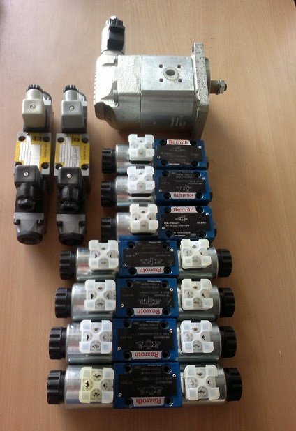 Rozdzielacz Rexroth 4WE6 E62/EG24 N9K4 - 01