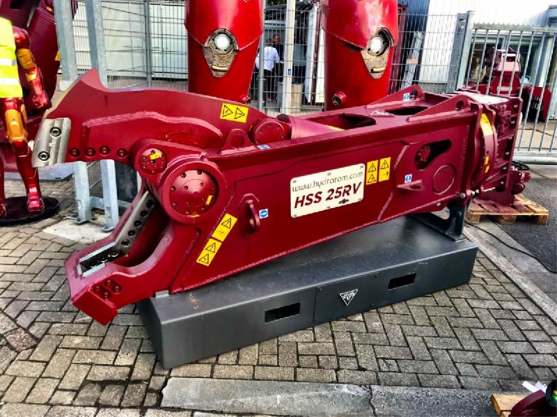 Nożyce do cięcia stali złomu Hydraram HSS14RV 1360 kg