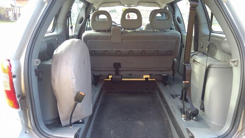 Chrysler Voyager przystosowany do przewozu osoby niepełnosprawnej - 02