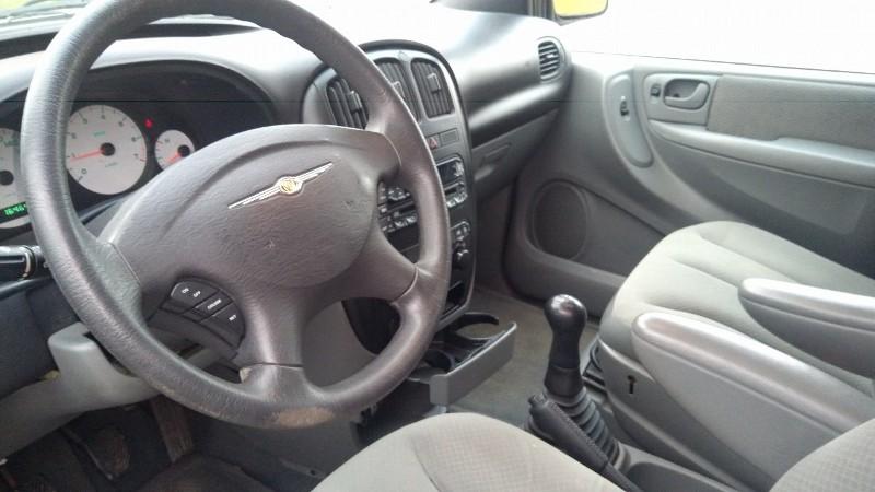 Chrysler Voyager przystosowany do przewozu osoby niepełnosprawnej - 04
