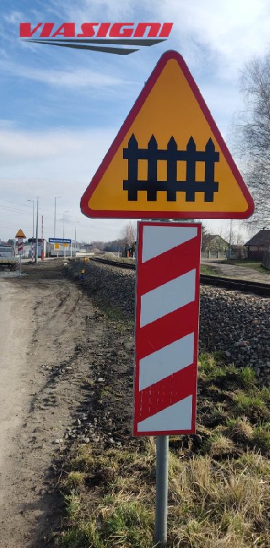 Oznakowanie pionowe drogowe, tymczasowe, kolejowe - 01