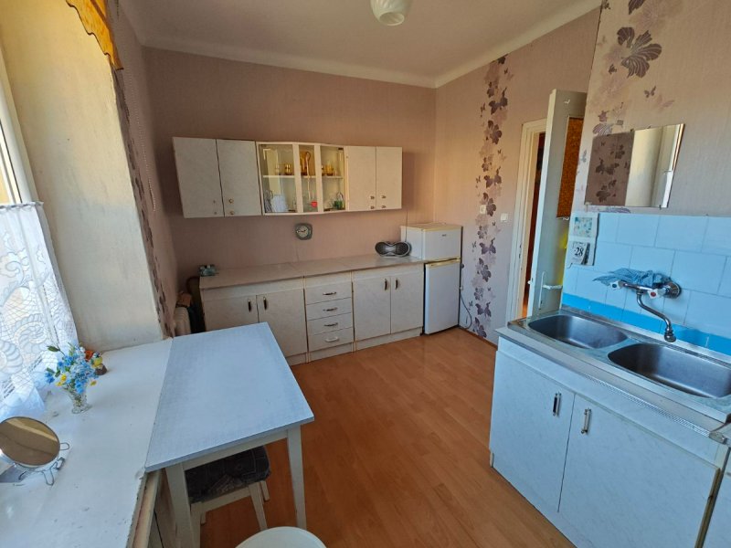 Sprzedam mieszkanie 50m2 na parterze, dwupokojowe - 06