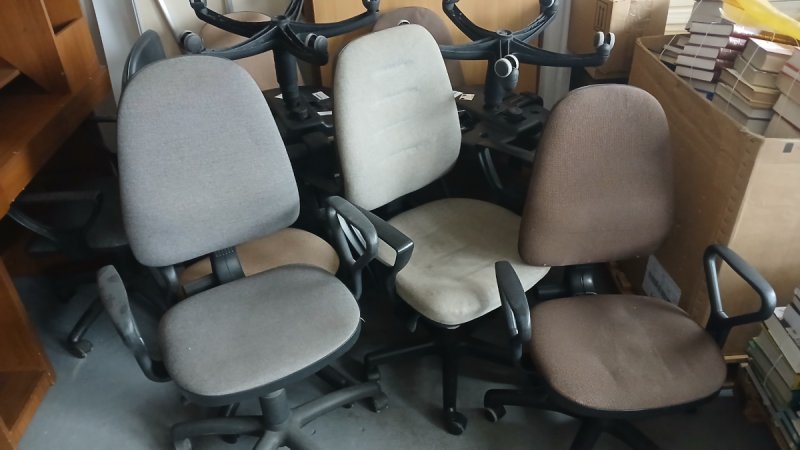 Fotele obrotowe, stoliki czytelniane i komputerowe - 08