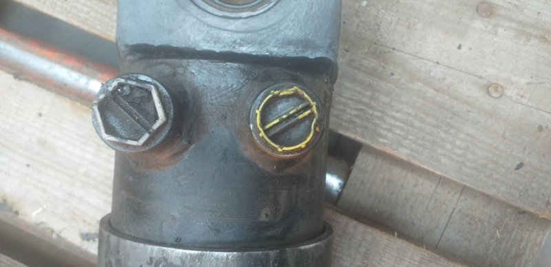 Siłownik hydrauliczny zabudowany. - 05