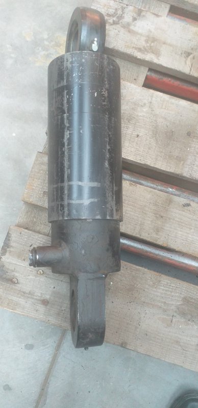 Siłownik hydrauliczny zabudowany. - 08