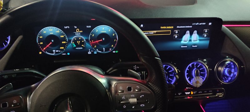 Mercedes Benz GLA 200 pełne AMG panoramiczny dach - 02