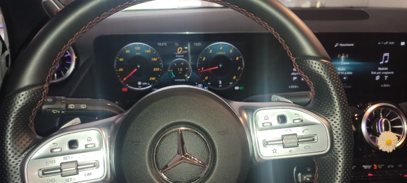 Mercedes Benz GLA 200 pełne AMG panoramiczny dach - 04
