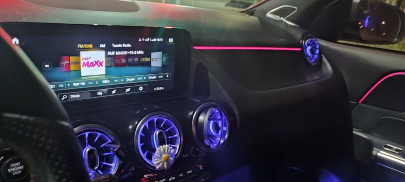 Mercedes Benz GLA 200 pełne AMG panoramiczny dach - 08
